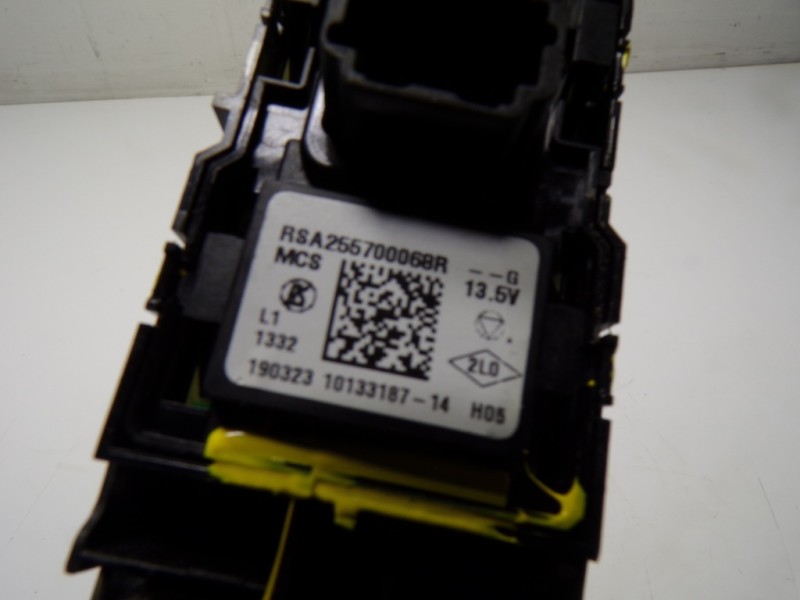 Recambio de mando elevalunas delantero izquierdo para renault clio iv 0.9 tce referencia OEM IAM 255700068R RSA255700068R 