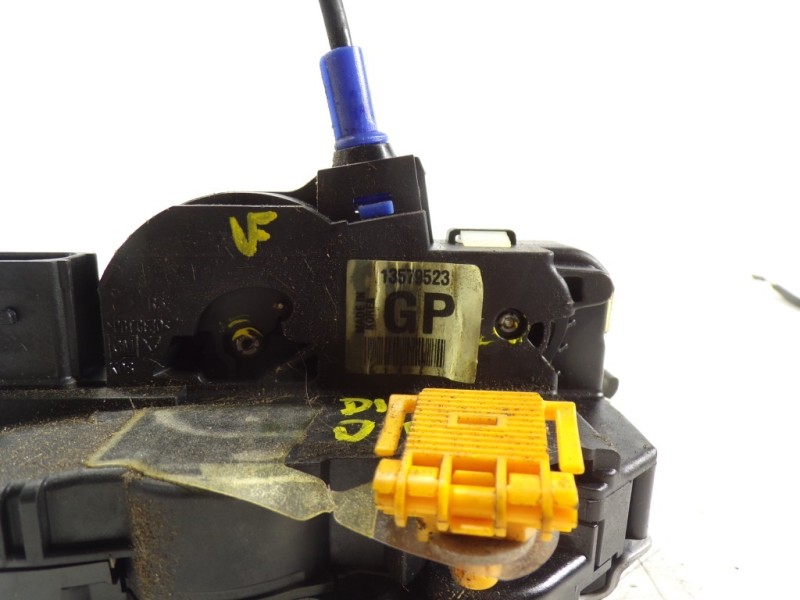 Recambio de cerradura puerta delantera derecha para opel mokka 1.6 cdti dpf referencia OEM IAM 13579523 13579523 