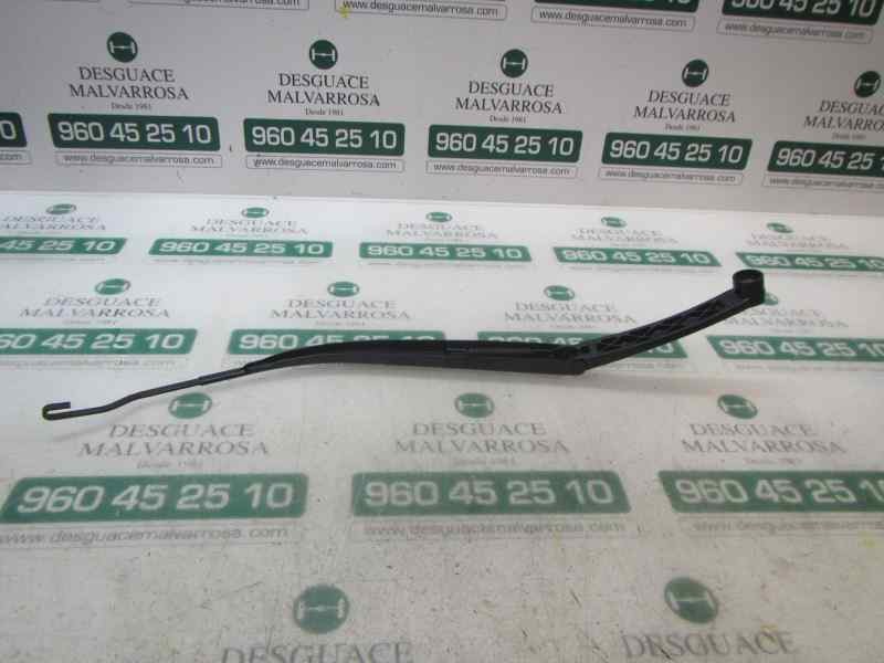 Recambio de brazo limpia delantero derecho para kia rio drive referencia OEM IAM 983211W000  