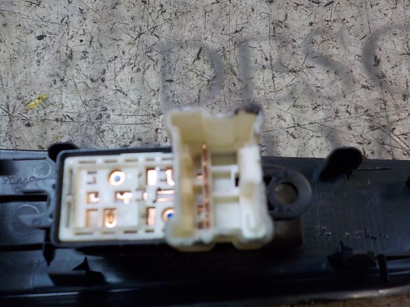 Recambio de mando elevalunas trasero derecho para nissan note 1.5 dci turbodiesel cat referencia OEM IAM   