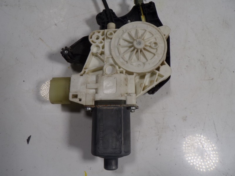 Recambio de elevalunas delantero derecho para bmw serie 1 lim. (f21) 1.6 turbodiesel referencia OEM IAM 51337292120  0130822515