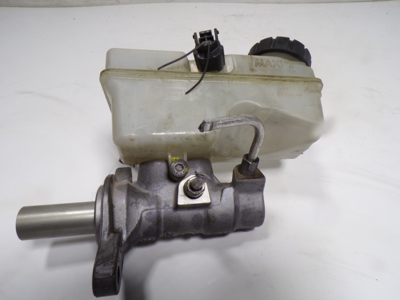 Recambio de bomba freno para dacia duster 1.5 dci diesel fap cat referencia OEM IAM 460112629R 1070529S01 