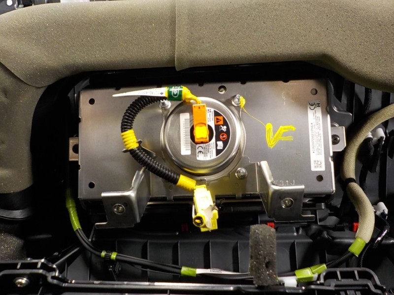 Recambio de salpicadero para toyota rav4 hybrid fwd referencia OEM IAM  8214042070 