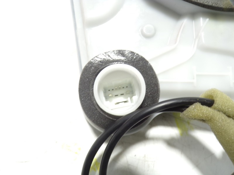 Recambio de cerradura puerta delantera derecha para toyota prius+ advance referencia OEM IAM 6903062010 91206232 91206232