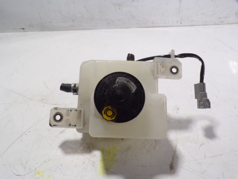 Recambio de deposito servo para toyota prius+ advance referencia OEM IAM 4722047080  
