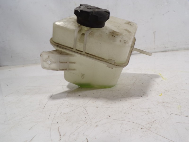 Recambio de deposito expansion para hyundai i20 1.1 crdi cat referencia OEM IAM 25431C8200  