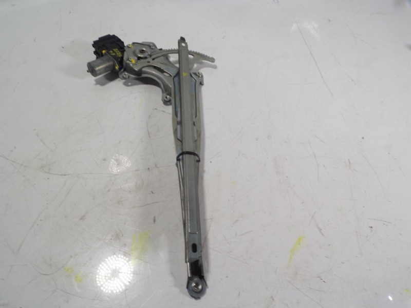 Recambio de elevalunas trasero derecho para toyota prius+ advance referencia OEM IAM 6980121020 8571047160 0620204031