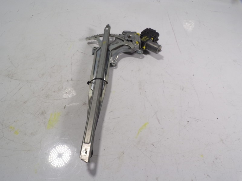 Recambio de elevalunas trasero izquierdo para toyota prius+ advance referencia OEM IAM 6980221010 8572047120 0620204041