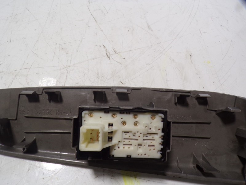 Recambio de mando elevalunas trasero izquierdo para toyota prius+ advance referencia OEM IAM 8481033120 742724070 