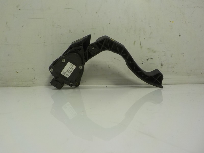 Recambio de potenciometro pedal para dacia duster 1.5 dci diesel fap cat referencia OEM IAM 180022703R 6PV00997803 