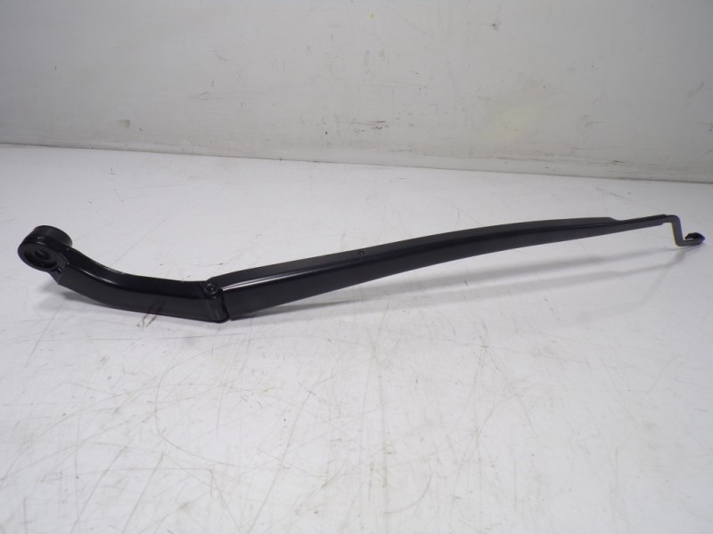 Recambio de brazo limpia delantero derecho para toyota rav4 hybrid fwd referencia OEM IAM 8521142210  