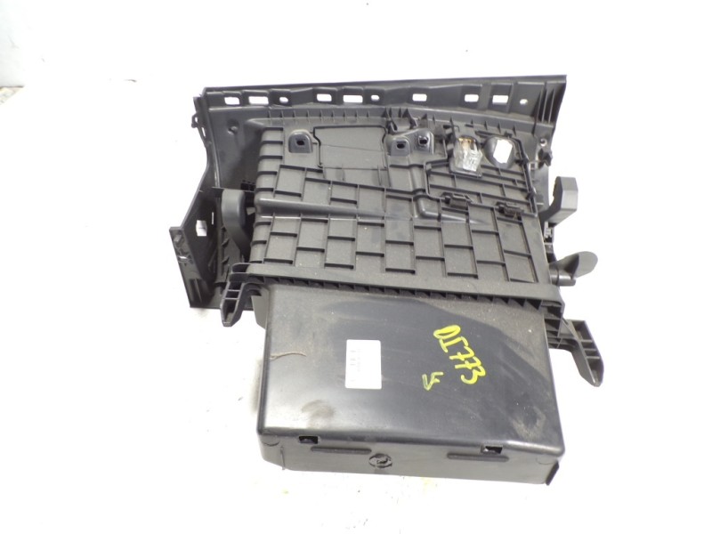 Recambio de guantera para renault megane iii berlina 5 p 1.5 dci diesel fap referencia OEM IAM 681083896R  
