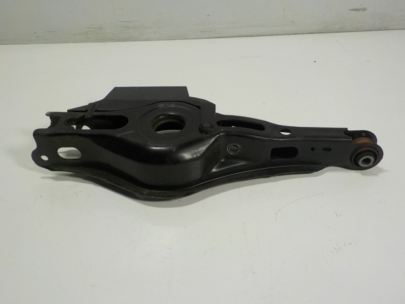 Recambio de brazo suspension inferior trasero izquierdo para toyota rav4 hybrid fwd referencia OEM IAM 4873042060  