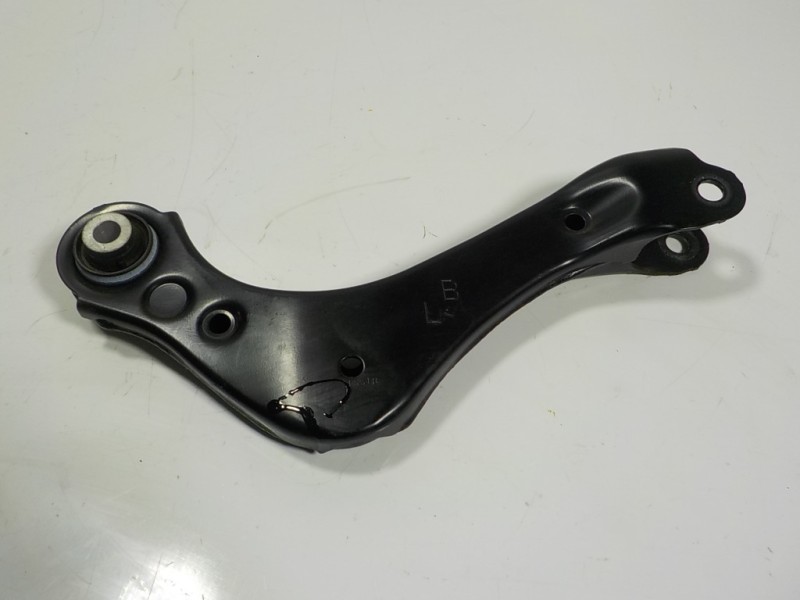 Recambio de brazo suspension superior trasero izquierdo para toyota rav4 hybrid fwd referencia OEM IAM 4877042050  