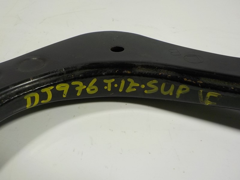 Recambio de brazo suspension superior trasero izquierdo para toyota rav4 hybrid fwd referencia OEM IAM 4877042050  