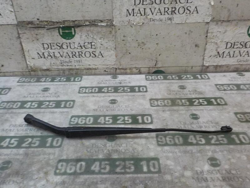 Recambio de brazo limpia delantero derecho para nissan nv 200 (m20) 1.5 dci cat referencia OEM IAM 28886JX31A  