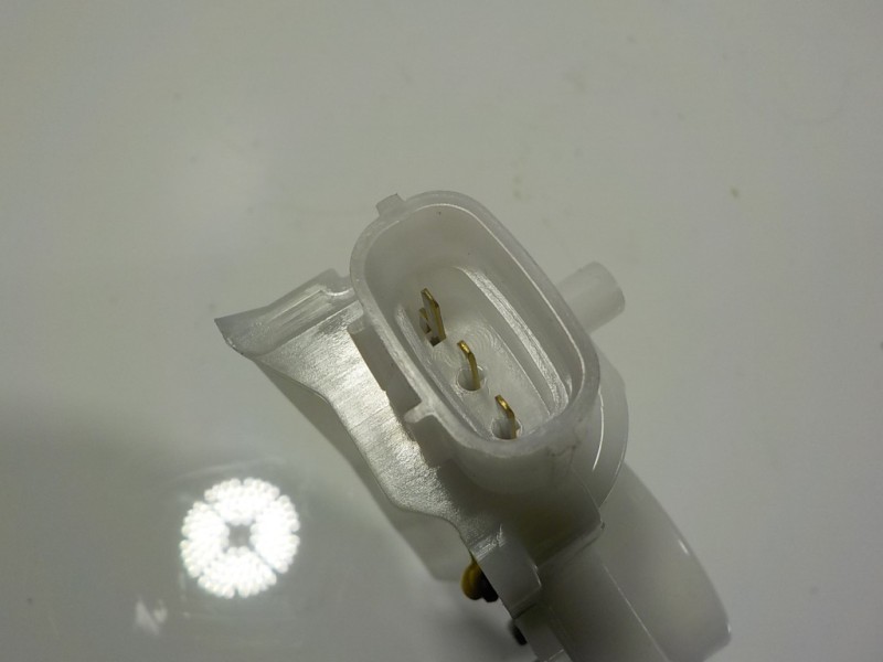 Recambio de cerradura maletero / porton para toyota rav4 hybrid fwd referencia OEM IAM 6935042090  