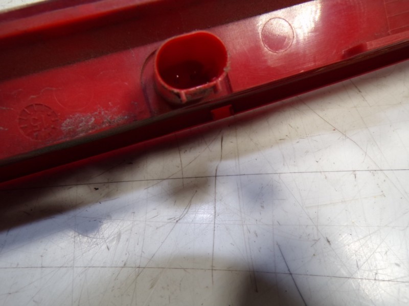 Recambio de piloto trasero central para ford focus lim. 1.6 tdci cat referencia OEM IAM 2085739  