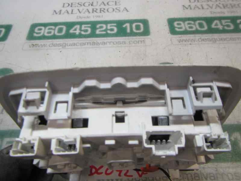 Recambio de piloto interior para peugeot 208 1.2 12v vti referencia OEM IAM 96754056PR  