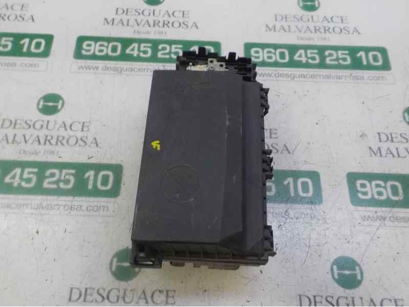 Recambio de caja reles / fusibles para opel astra j sports tourer excellence referencia OEM IAM 13368643  