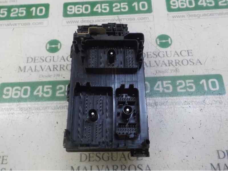 Recambio de caja reles / fusibles para opel astra j sports tourer excellence referencia OEM IAM 13368643  