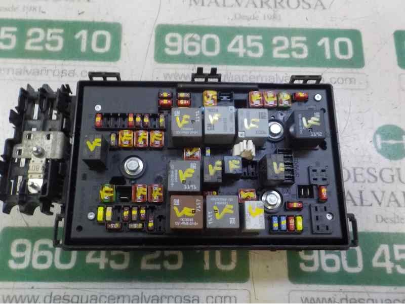 Recambio de caja reles / fusibles para opel astra j sports tourer excellence referencia OEM IAM 13368643  