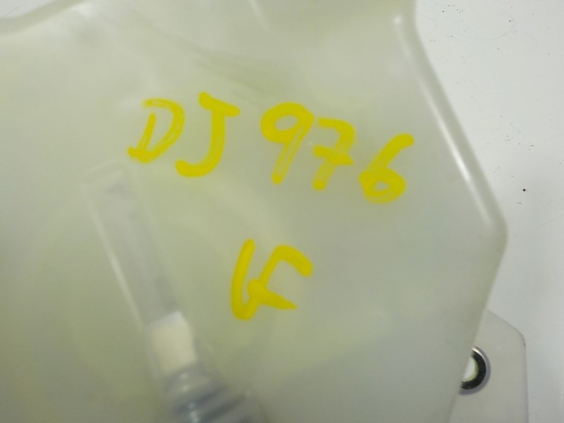 Recambio de deposito servo para toyota rav4 hybrid fwd referencia OEM IAM   