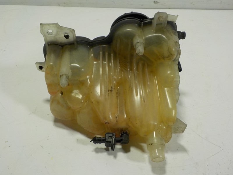 Recambio de deposito expansion para jaguar f-pace 3.0 v6 diesel cat referencia OEM IAM GX738A080AC YC158B099AA 