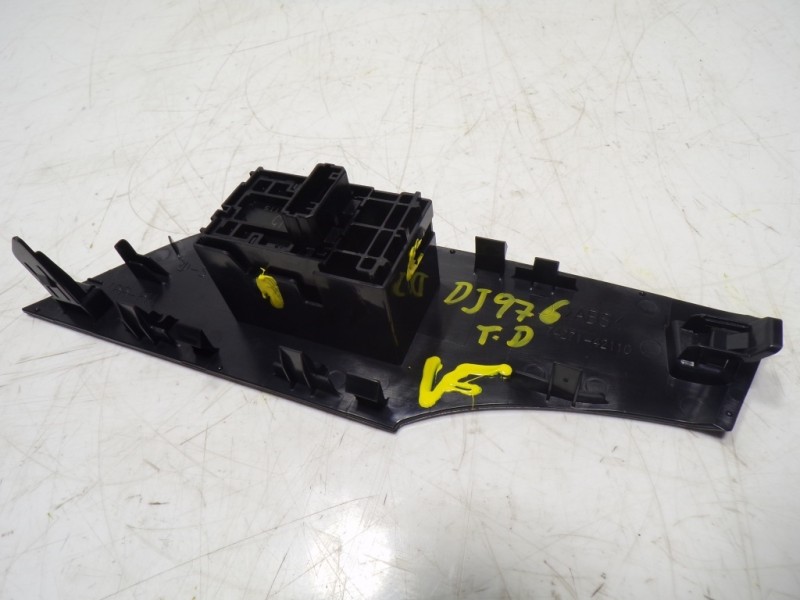 Recambio de mando elevalunas trasero derecho para toyota rav4 hybrid fwd referencia OEM IAM 8481012110 3361F15 