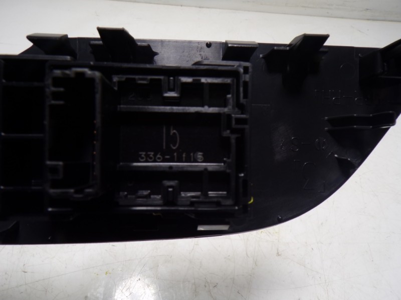 Recambio de mando elevalunas trasero derecho para toyota rav4 hybrid fwd referencia OEM IAM 8481012110 3361F15 