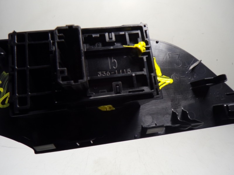 Recambio de mando elevalunas trasero izquierdo para toyota rav4 hybrid fwd referencia OEM IAM 8481012110 3361F15 