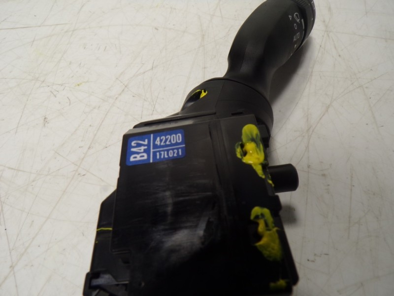 Recambio de mando limpia para toyota rav4 hybrid fwd referencia OEM IAM 8465242200 17L021 