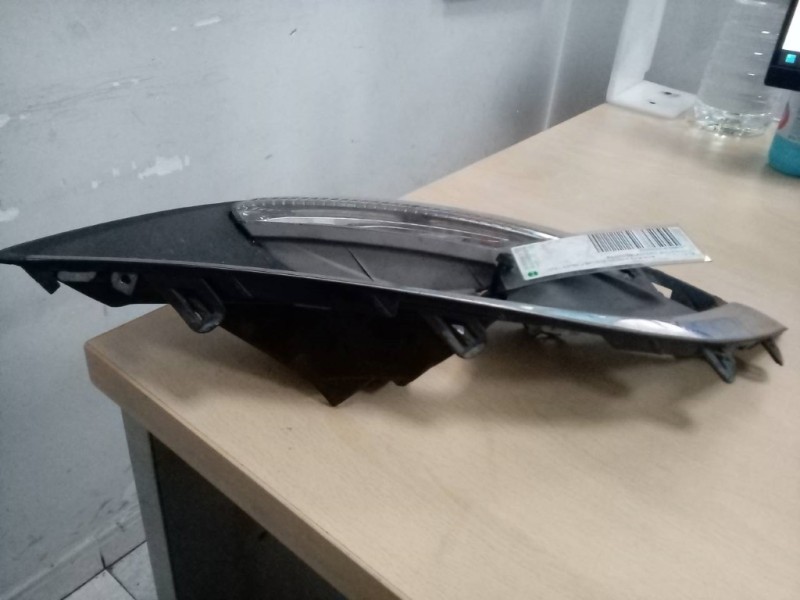 Recambio de piloto delantero izquierdo para opel astra j sports tourer excellence referencia OEM IAM 13367142  