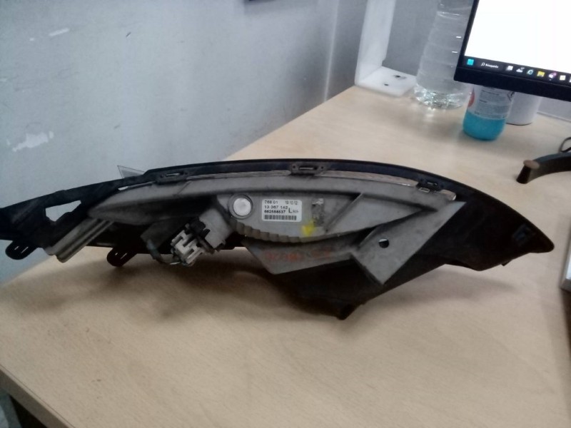 Recambio de piloto delantero izquierdo para opel astra j sports tourer excellence referencia OEM IAM 13367142  