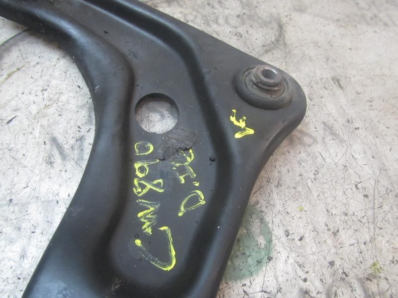 Recambio de brazo suspension inferior delantero izquierdo para peugeot 207 xs pack referencia OEM IAM 3520R7  