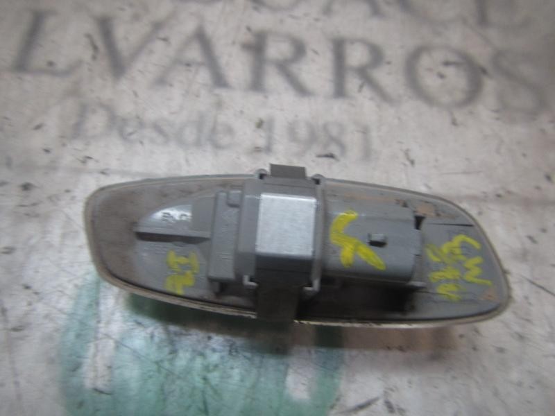 Recambio de piloto lateral izquierdo para peugeot 207 xs pack referencia OEM IAM 6325G5  