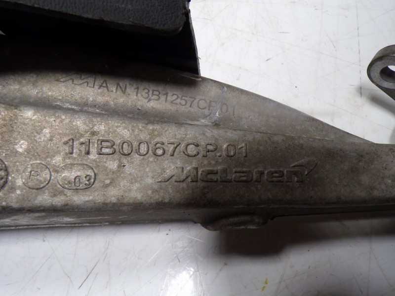 Recambio de brazo suspension inferior delantero izquierdo para mclaren 570s spider p13 referencia OEM IAM  11B0067CP 