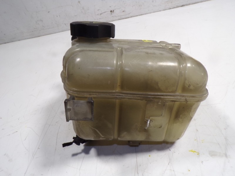 Recambio de deposito expansion para opel insignia berlina 2.0 cdti cat referencia OEM IAM 13220123 13220124 