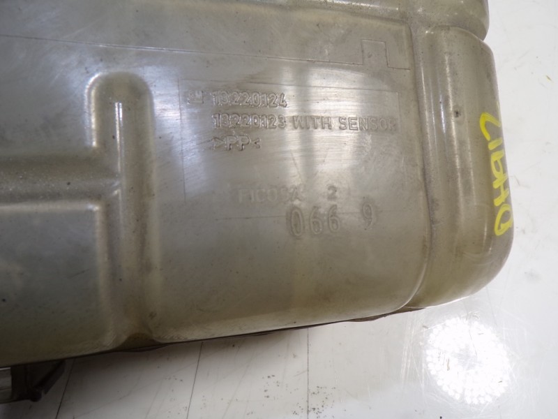 Recambio de deposito expansion para opel insignia berlina 2.0 cdti cat referencia OEM IAM 13220123 13220124 