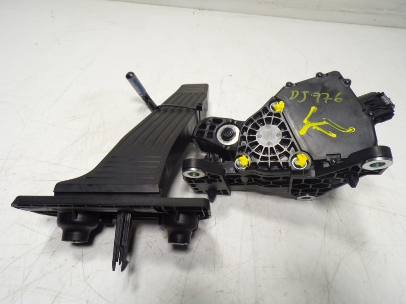 Recambio de potenciometro pedal para toyota rav4 hybrid fwd referencia OEM IAM 7811033141 7811033141 