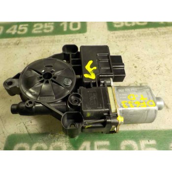 MOTOR ELEVALUNAS TRASERO DERECHO 5Q0959408A 5Q0959811E 0130822725