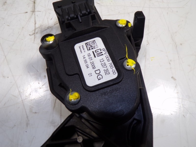 Recambio de potenciometro pedal para opel insignia berlina 2.0 cdti cat referencia OEM IAM 13237352 13237352 