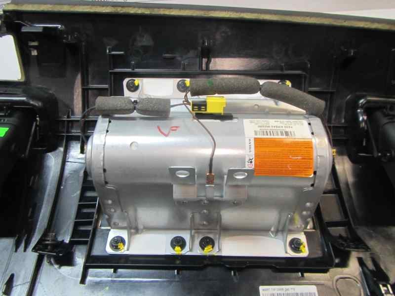 Recambio de salpicadero para volvo s40 berlina 1.8 cat referencia OEM IAM 39889252  