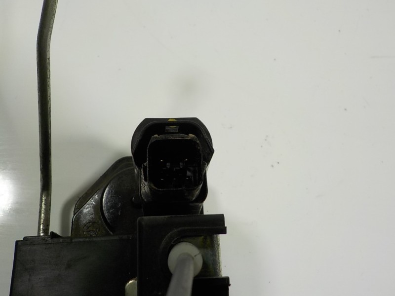 Recambio de cerradura puerta delantera derecha para hyundai i10 1.1 12v cat referencia OEM IAM 813200X030  