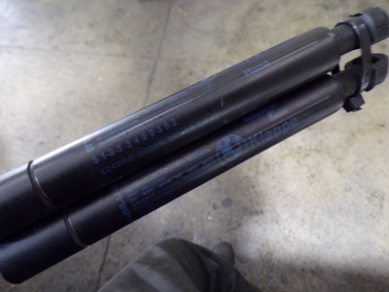 Recambio de amortiguador capot para bmw x3 (e83) xdrive 20d referencia OEM IAM 51233400352 51233400352 4249RG