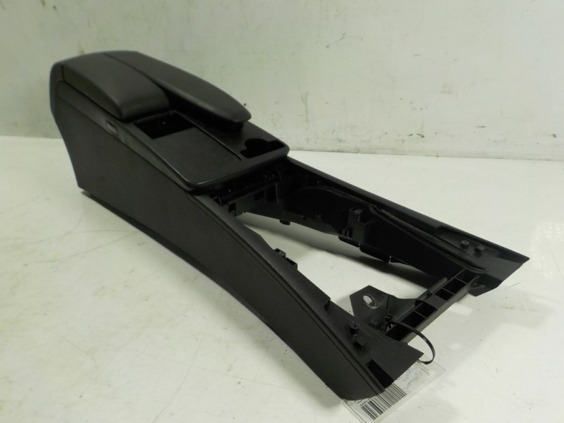 Recambio de apoyabrazos central para mercedes-benz clase c (w204) berlina 2.2 cdi cat referencia OEM IAM A20468006399F59  