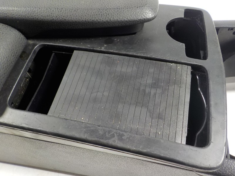 Recambio de apoyabrazos central para mercedes-benz clase c (w204) berlina 2.2 cdi cat referencia OEM IAM A20468006399F59  