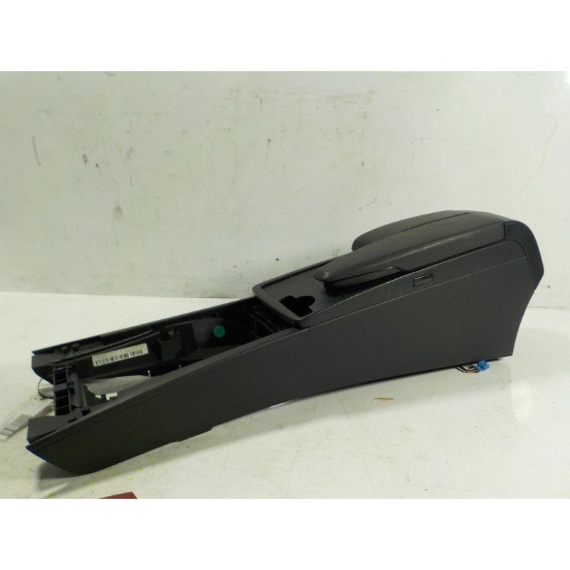 Recambio de apoyabrazos central para mercedes-benz clase c (w204) berlina 2.2 cdi cat referencia OEM IAM A20468006399F59  