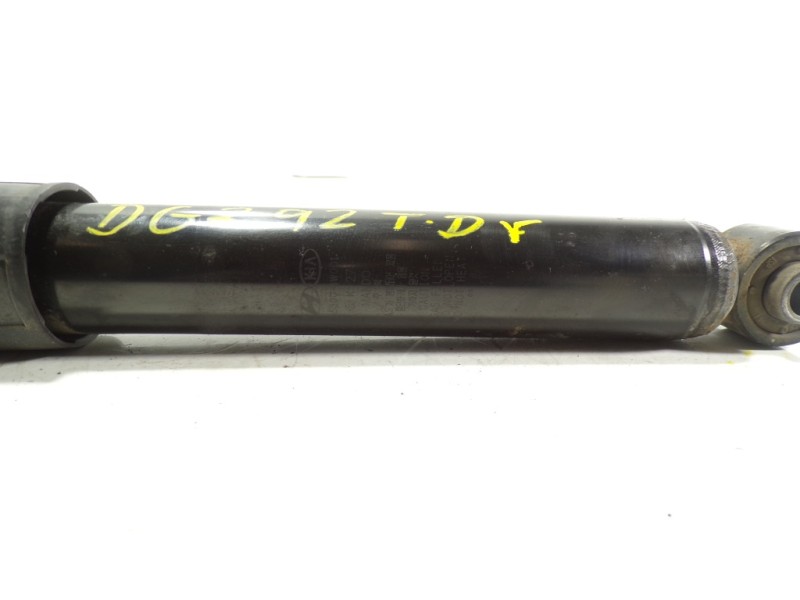 Recambio de amortiguador trasero derecho para kia rio 1.2 cat referencia OEM IAM 553001W001  