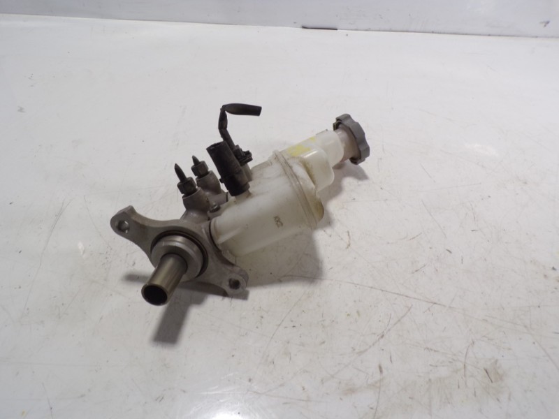Recambio de bomba freno para kia rio 1.2 cat referencia OEM IAM 585101W200  